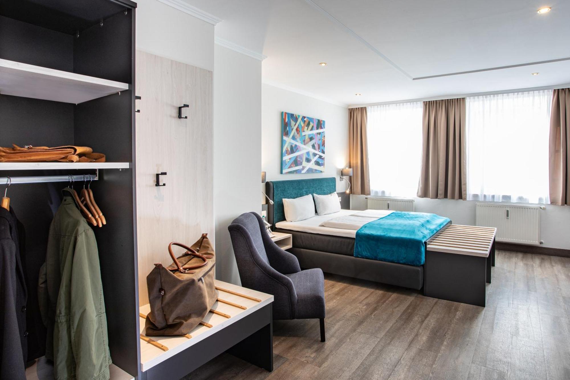 Hotel Boardinghouse