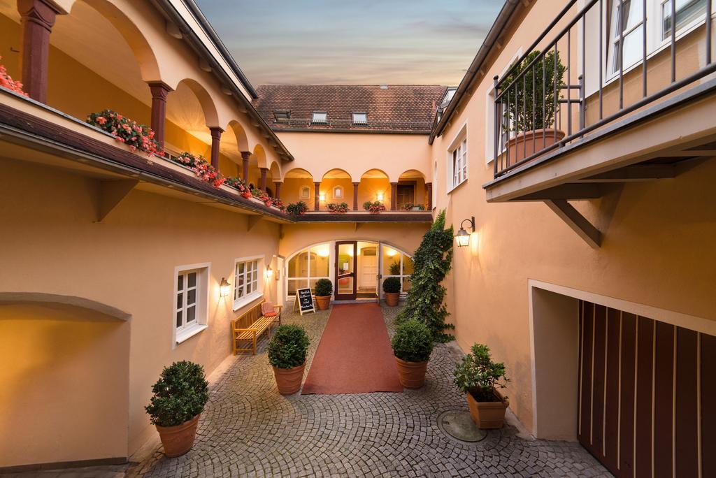 Hotel Boardinghouse